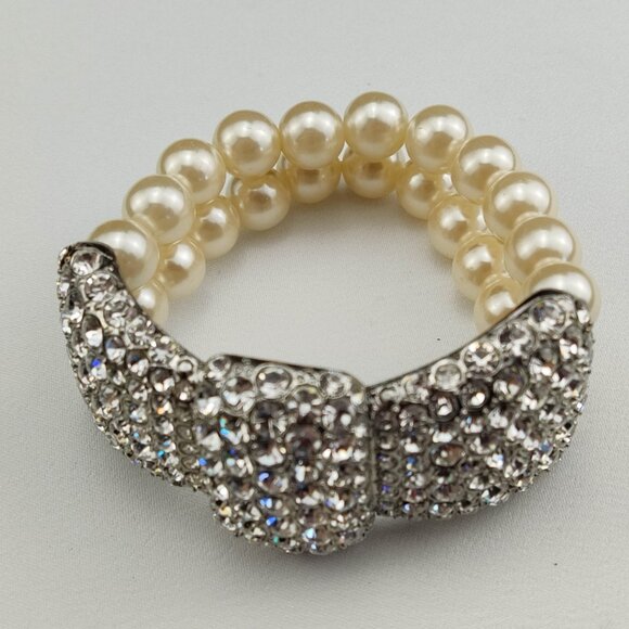 1970s Vintage Stretch Bracelet Featuring a Rhinestone Bow - Picture 5 of 6